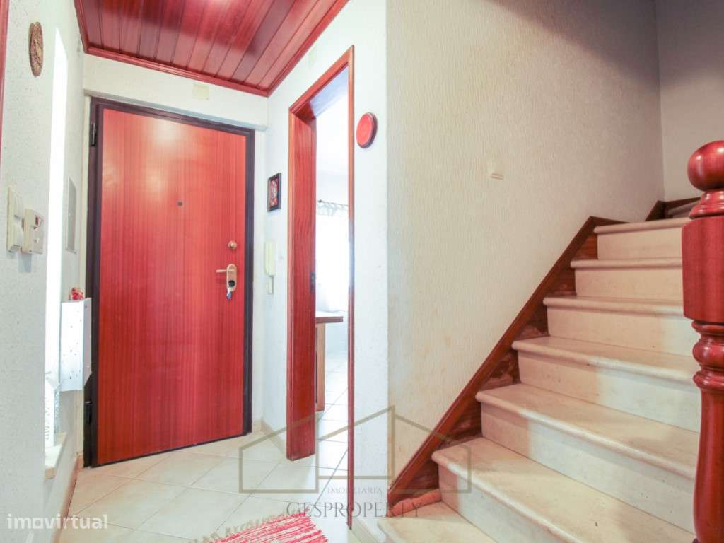 Moradia T3 nos Foros da Amora-17