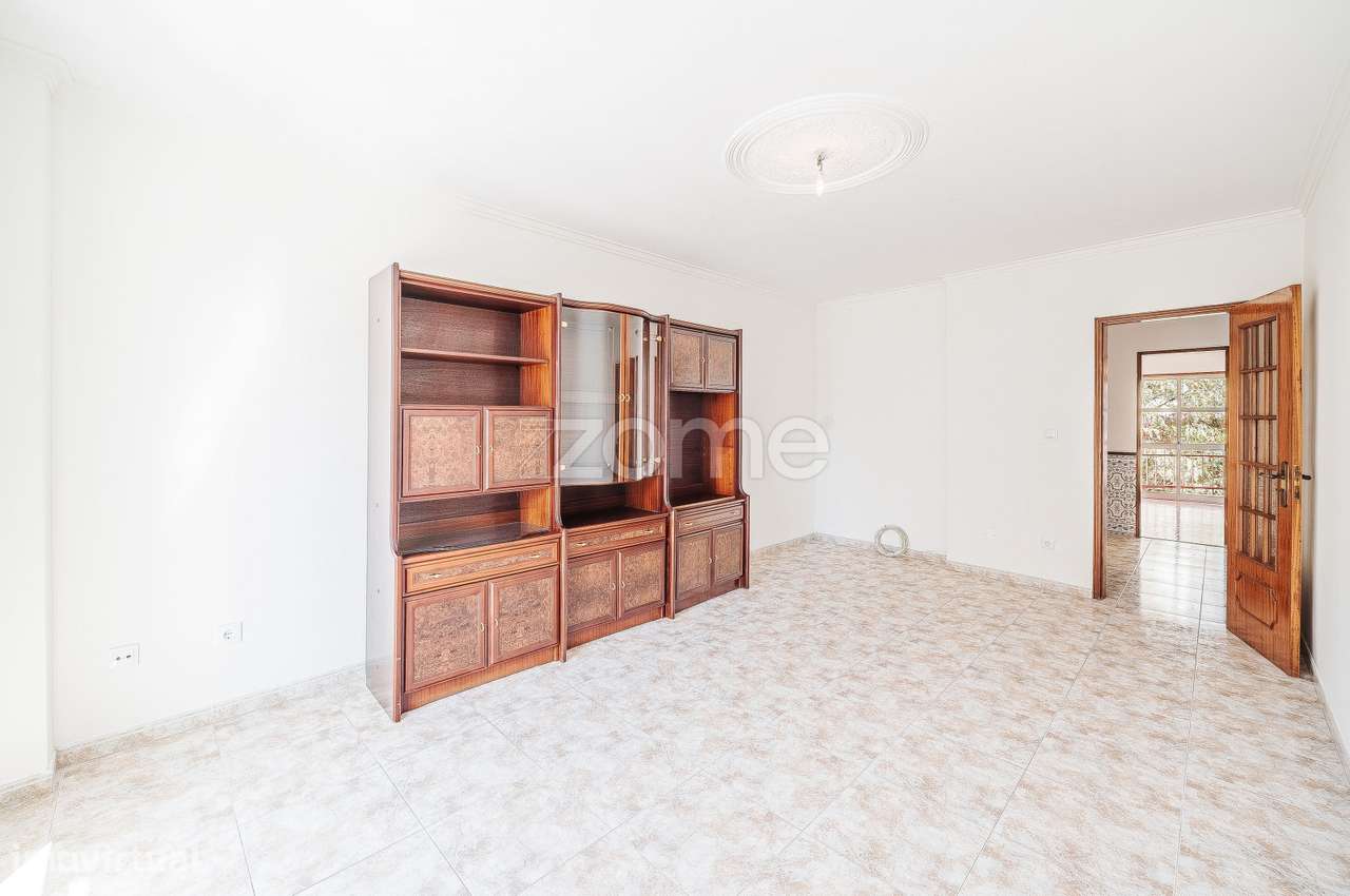 Apartamento T2 na Tapada das Mercês-12