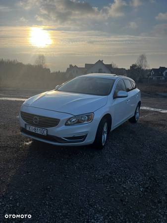 Volvo V60 Cross Country - 1