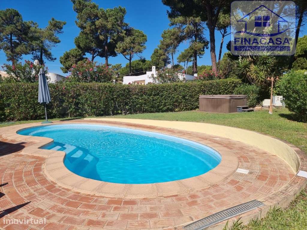 Moradia V3 toda térrea isolada com piscina,jardim e garagem - Vilam...-14