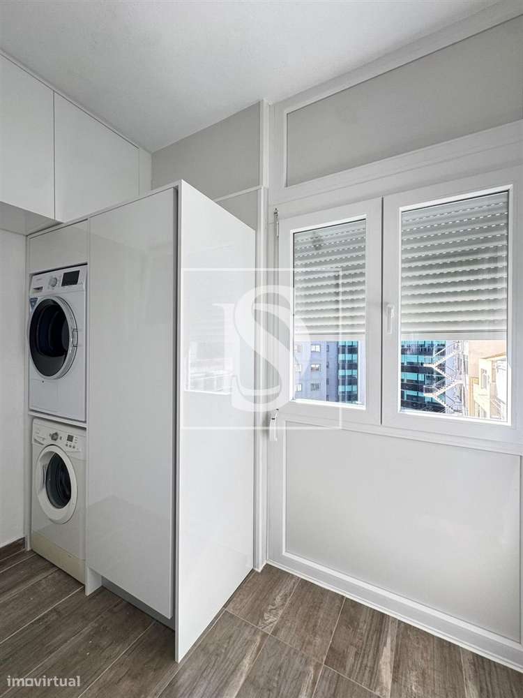 T1 Remodelado e Decorado e Equipado na Av. Defensores de Chaves, Lisbo-21
