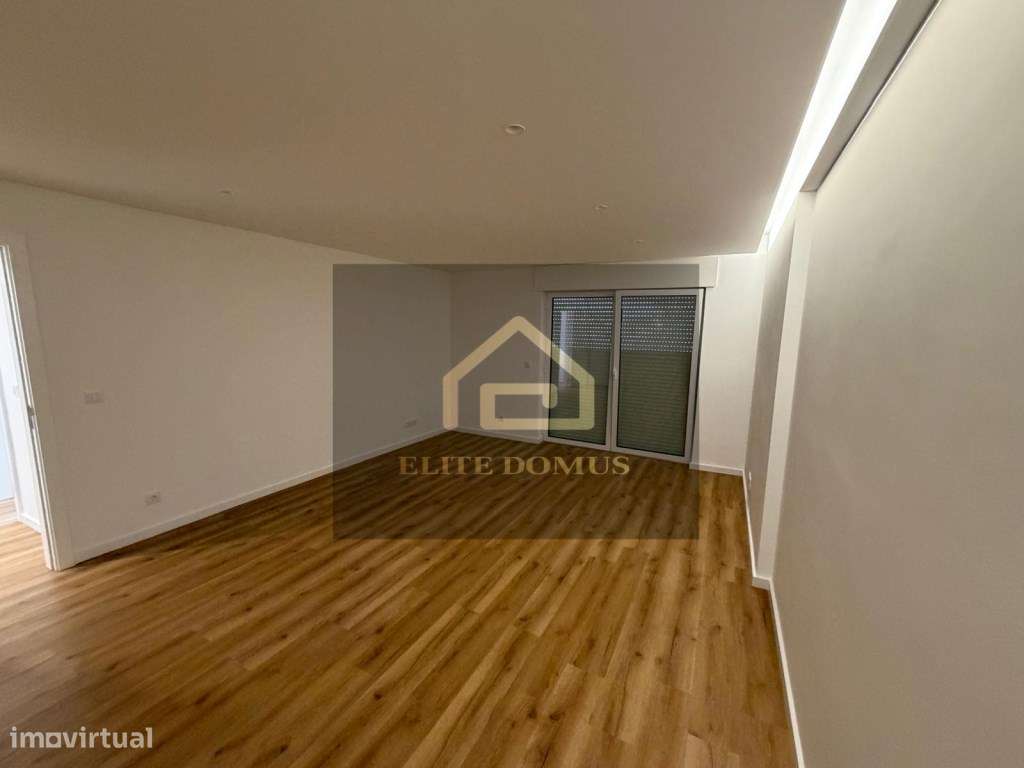 T2 Totalmente Remodelado - Parede - Junto a Estação!-11