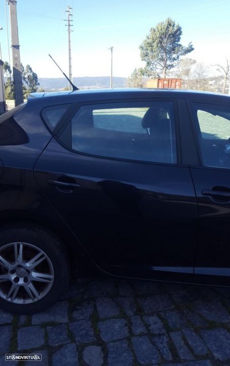 Peça - Porta Trás Direita Seat Ibiza 6J 1.9 Tdi 2009