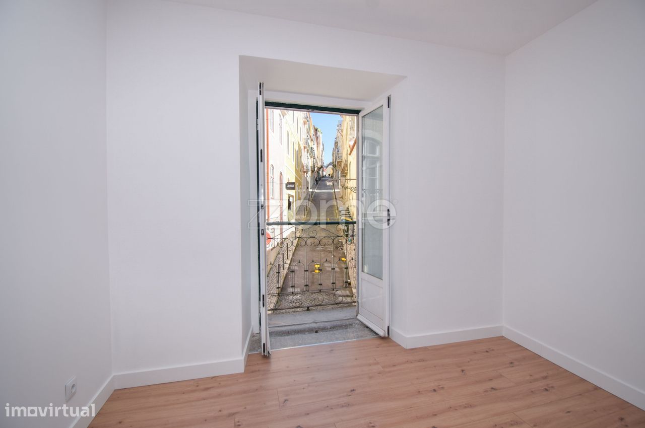 Apartamento T2 REMODELADO para arrendar junto a Santa Catarina. - Grande imagem: 1/20