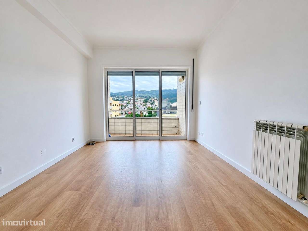 Apartamento T3 com elevador e garagem em Lamaçães-17