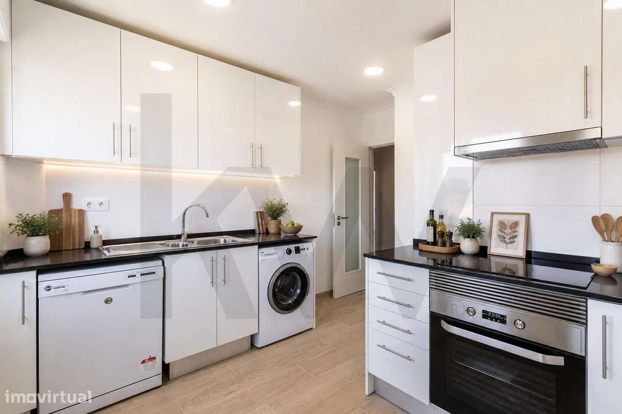 São Domingos de Benfica | Apartamento T2 Remodelado c/ varanda junto a-21