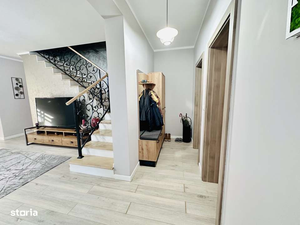 Duplex despartit prin garaj cu 5 camere - Dumbravita - Imagine principală: 5/11