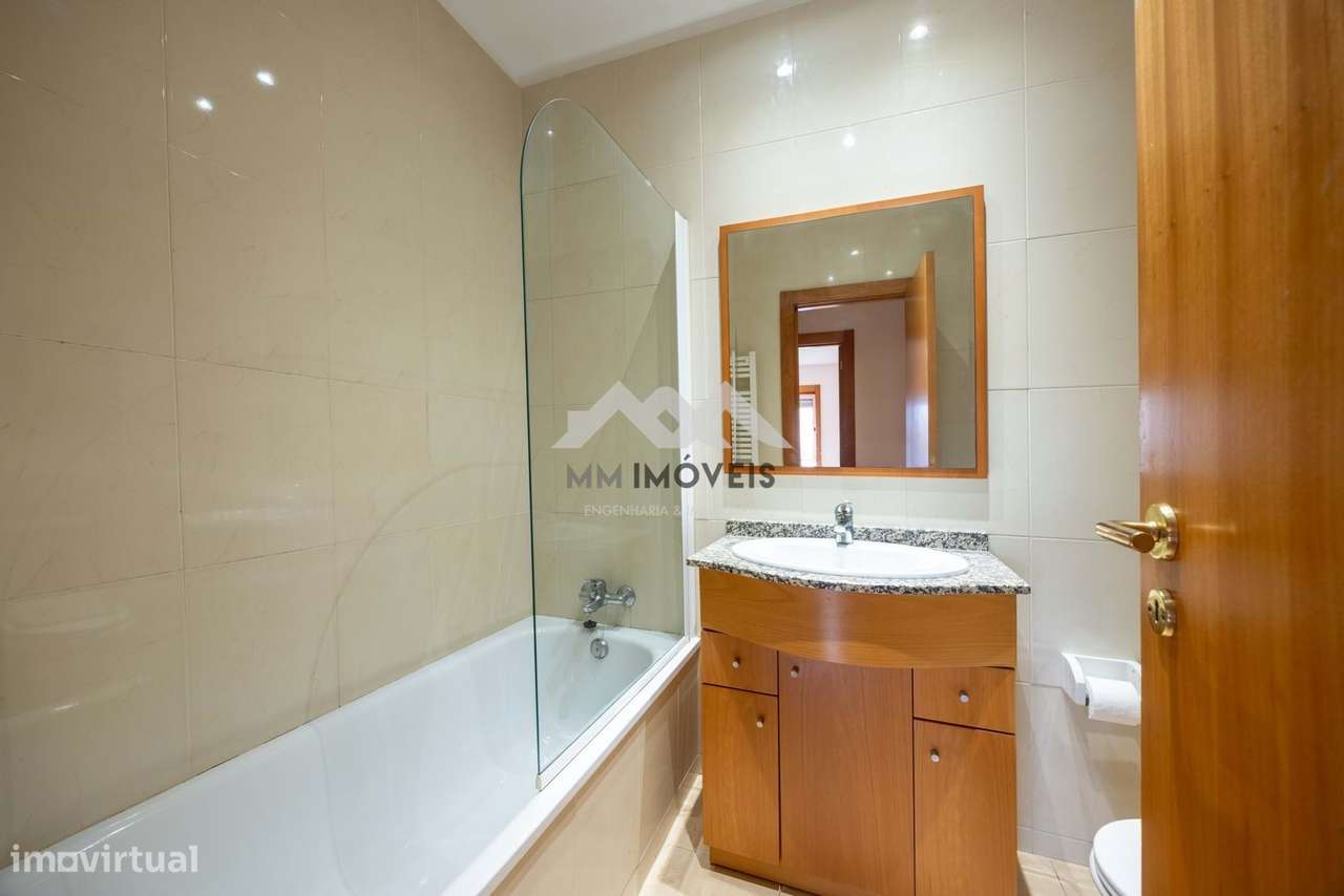 Apartamento T2 | Senhora da Hora | METRO | Garagem | Arrumo-18