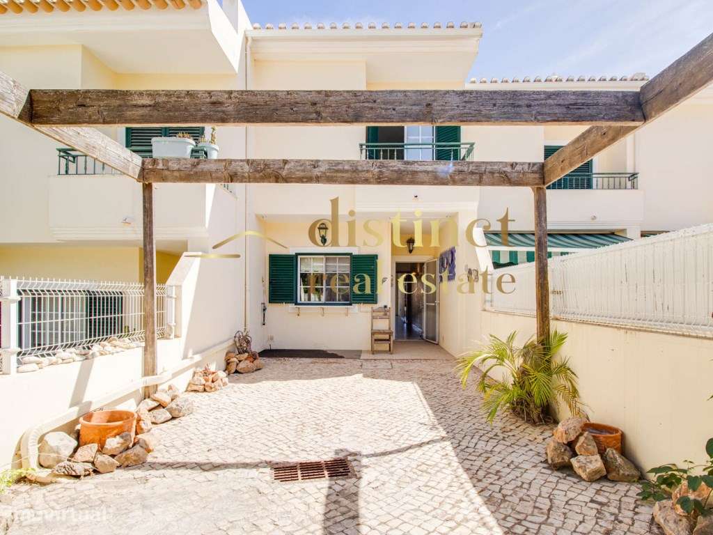 Moradia T2+1 Geminada com Garagem, Piscina, Terraço e BBQ-14