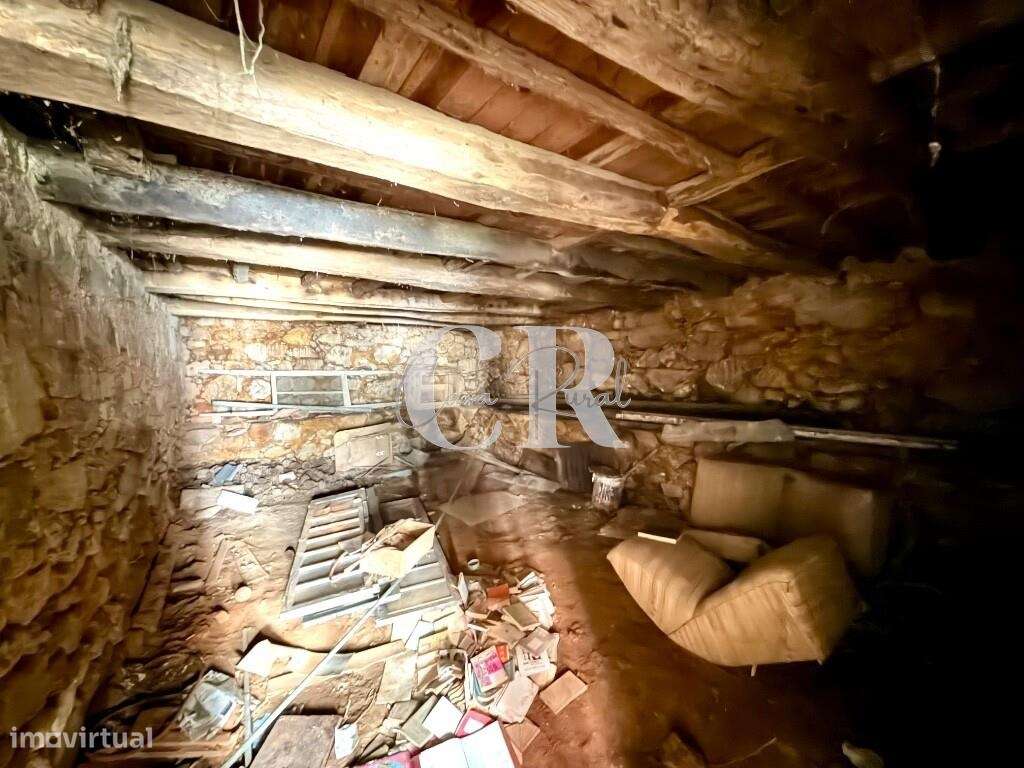 Moradia para recuperar no centro da vila de Figueiró dos Vinhos-30