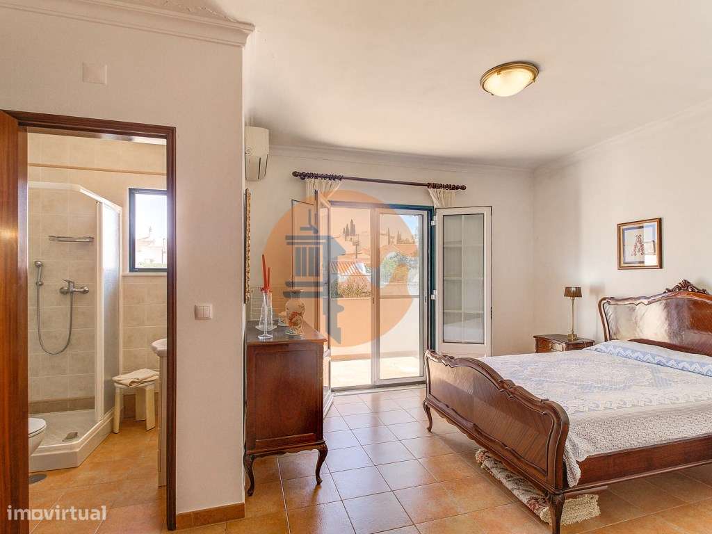 Moradia T3+2 com Jardim, Garagem e Vista Castelo no Centro de Castr...-25