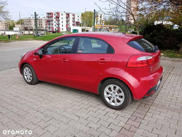 Kia Rio - 5