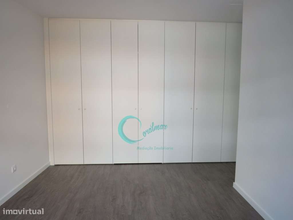 Apartamento T2 com parqueamento e arrumos na Quinta da Fábrica, Val... - Grande imagem: 4/7