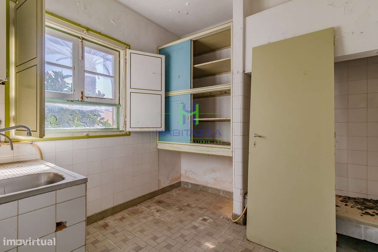 Prédio no Centro histórico de Lagos composto por 2 Apartamentos T3 e 1-24