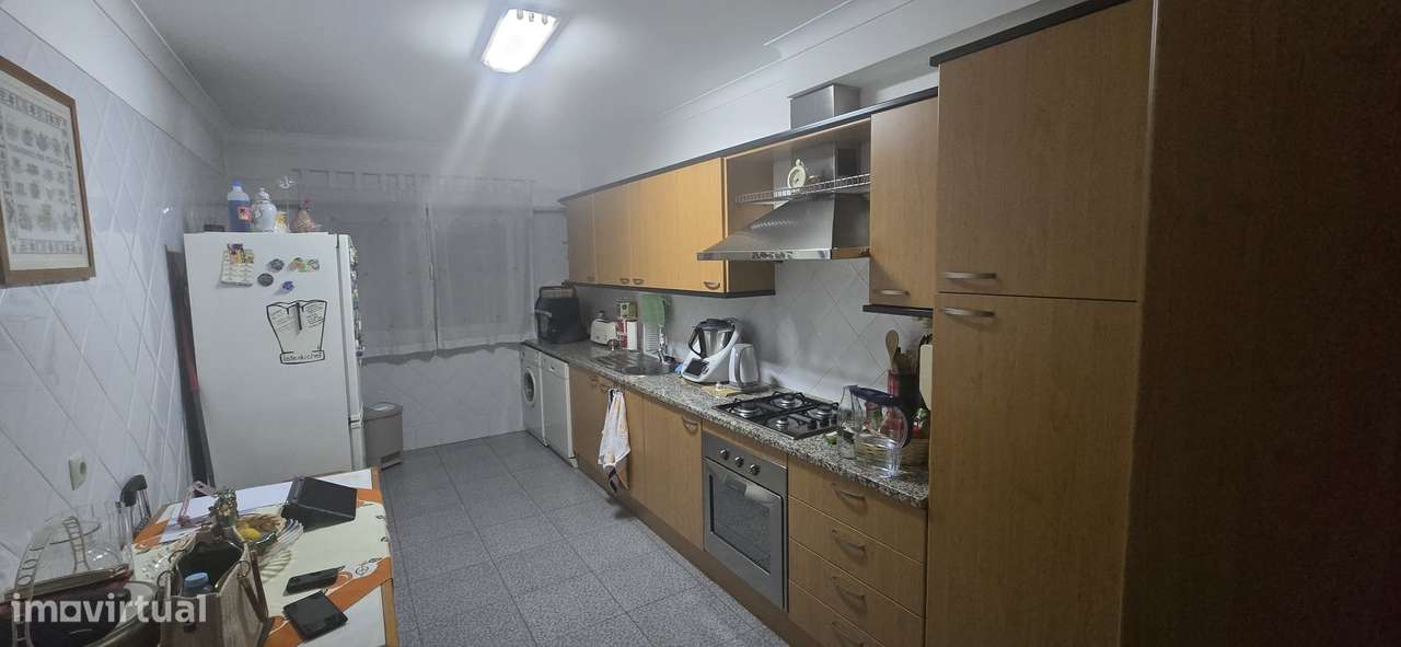 T2 com varanda, garagem e elevador em Sintra-9