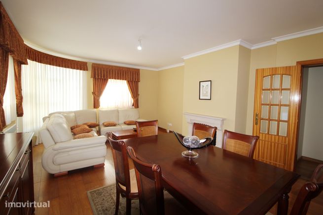Apartamento com 4 assoalhadas situado no centro de Mem Martins-1