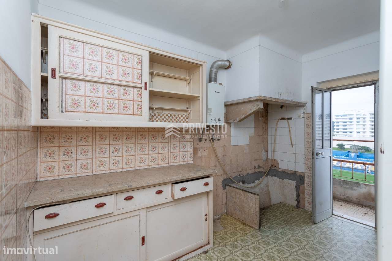 Prédio Devoluto com 3 Apartamentos | Lote 551 m² | Alcabideche-12