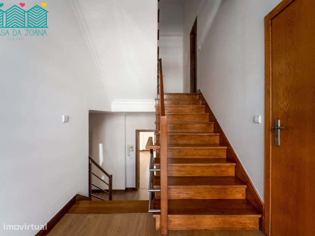 Moradia T5 com Jardim e Garagem em Oeiras-32