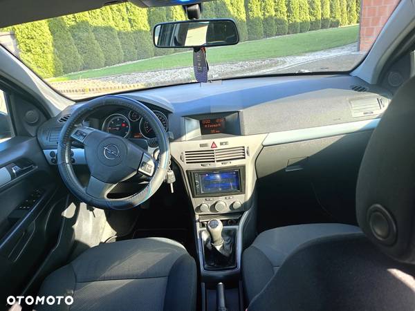 Opel Astra III 1.7 CDTI Essentia - 12