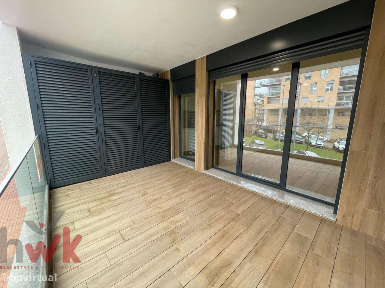 Apartamento T2 com 2 Suítes, Terraço e Garagem Box-17