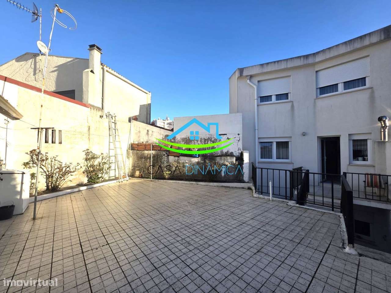 Moradia T4 com Garagem e Terraço em Tavarede-6