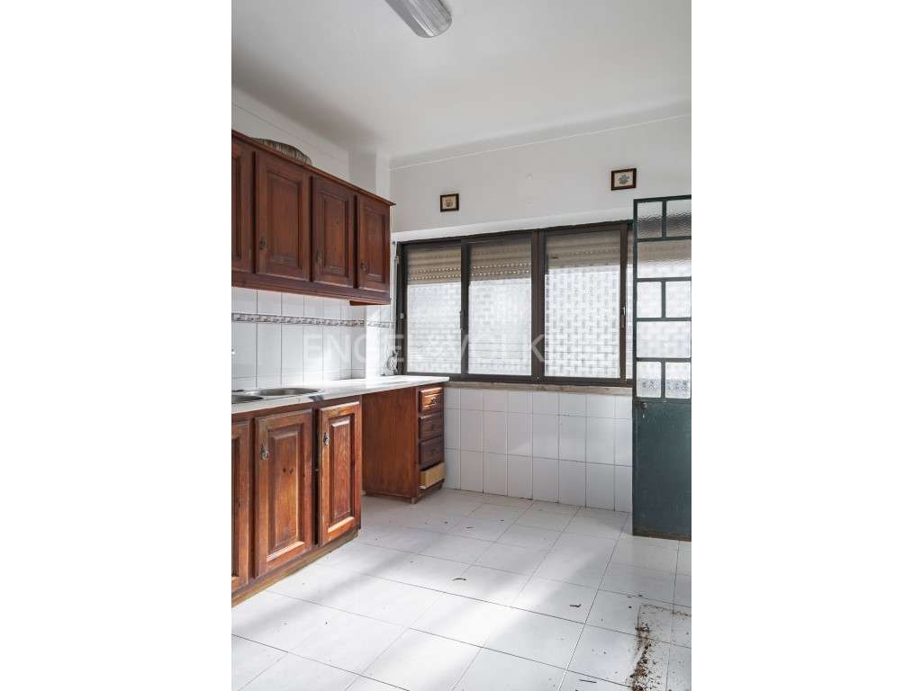 T2 para remodelar no Barreiro - Grande imagem: 5/26