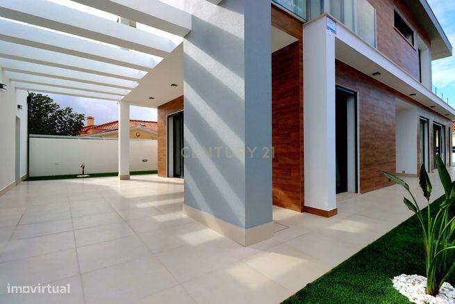 Luxuosa moradia isolada de 5 assoalhadas com excelentes áreas - piscin-48