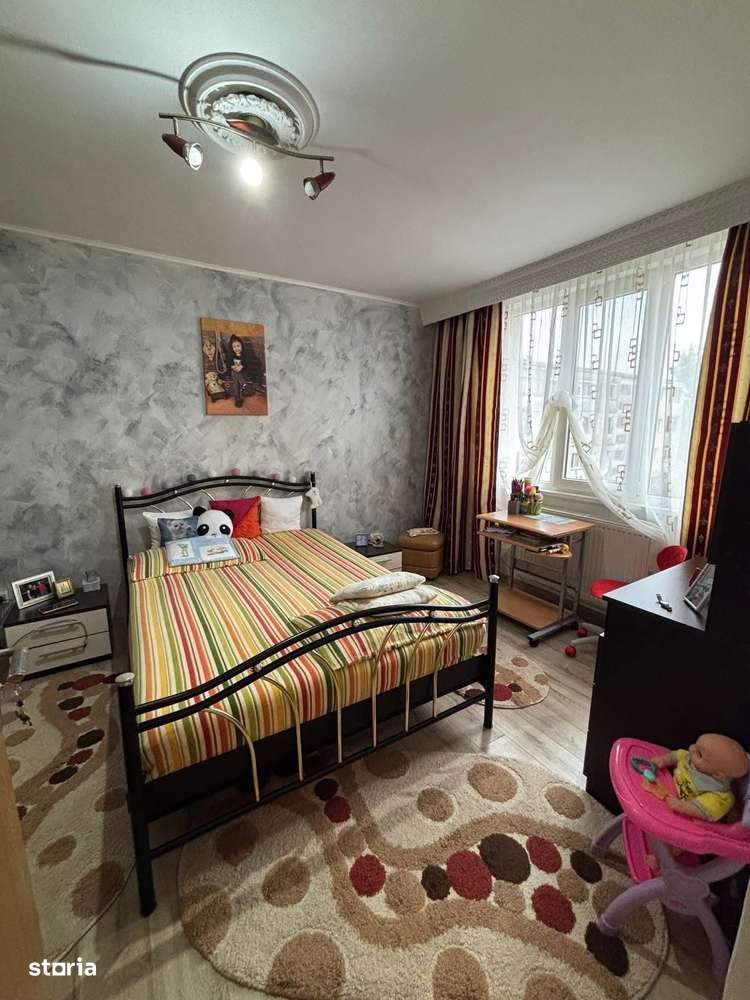 De vanzare 2 camere cu balcon, etaj intermediar, mobilat și utilat - Imagine principală: 1/10