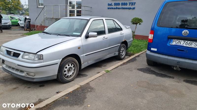 KLAPA BAGAŻNIKA + LOTKA SEAT TOLEDO I - 3