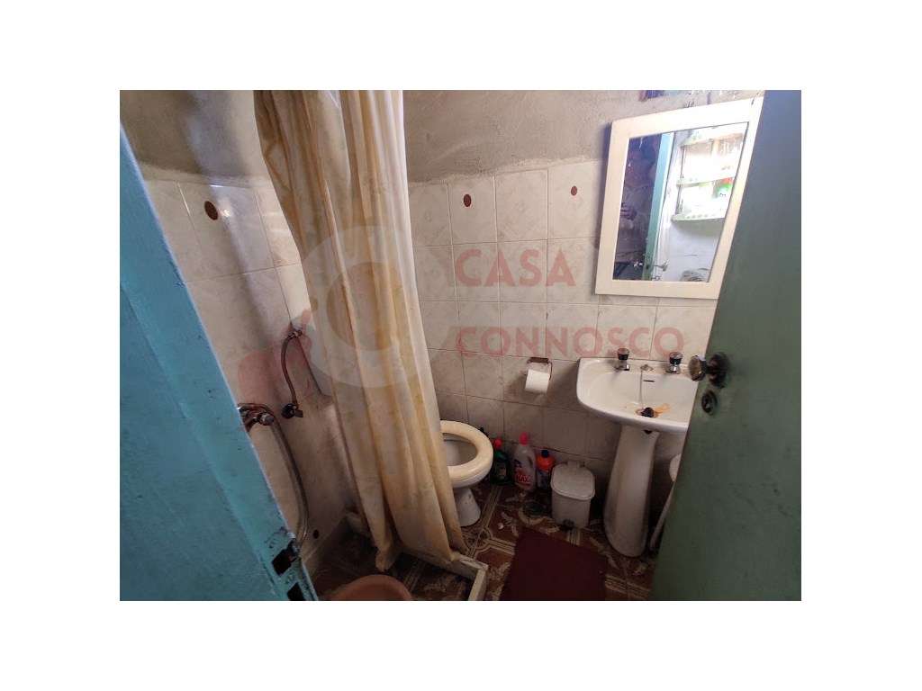 Moradia M3 com pátio e terreno com poço-6