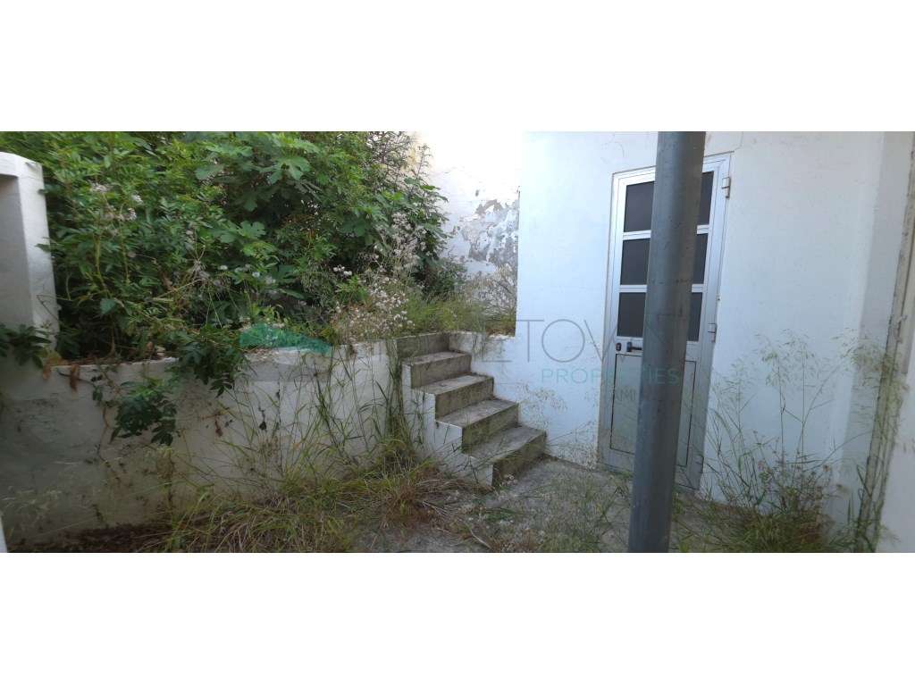 Moradia T3 - Tavira no centro histórico, por recuperar-17