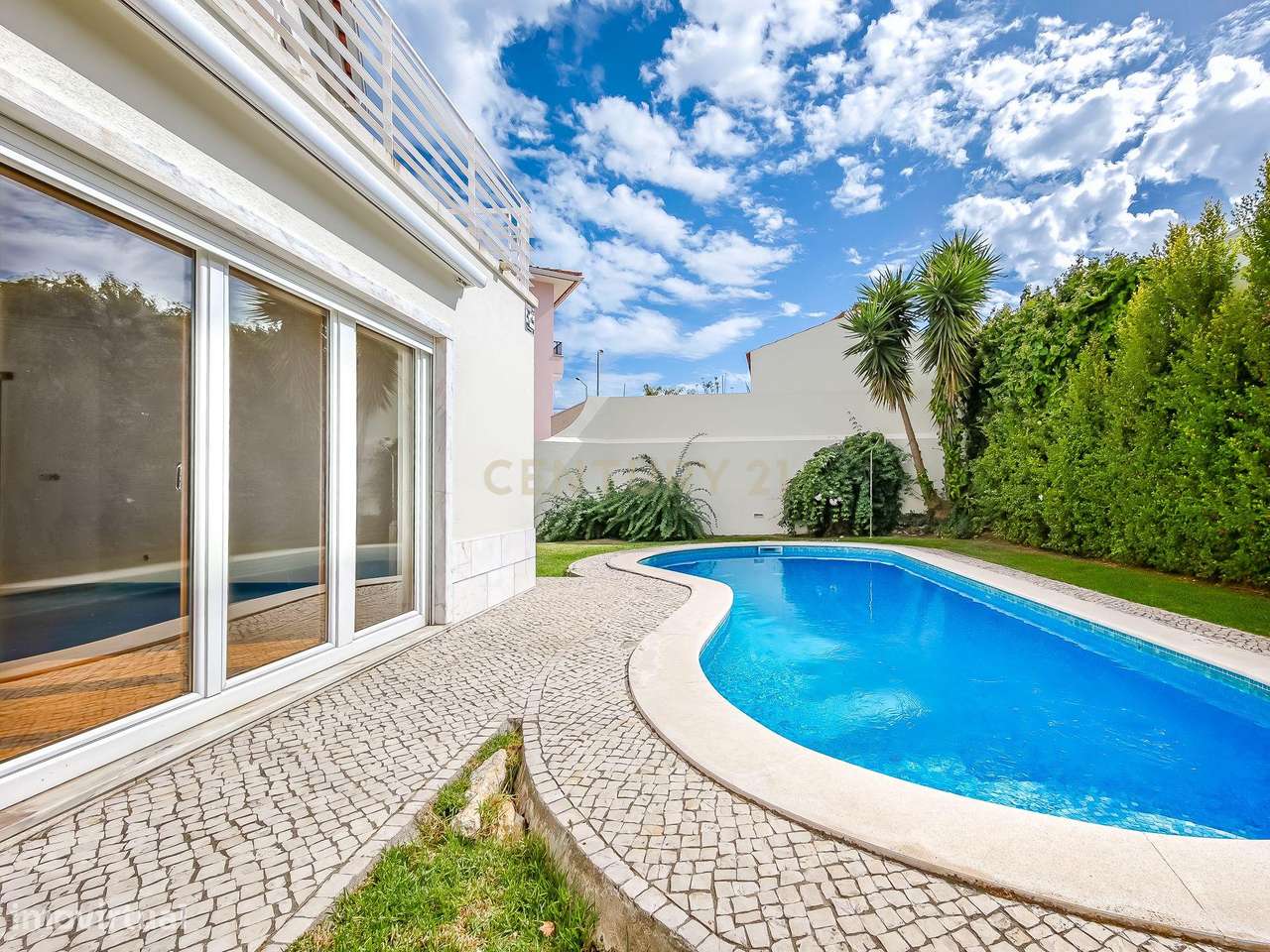 Moradia T5+1 com Piscina Privada a 8 Minutos a Pé do King's College |-49