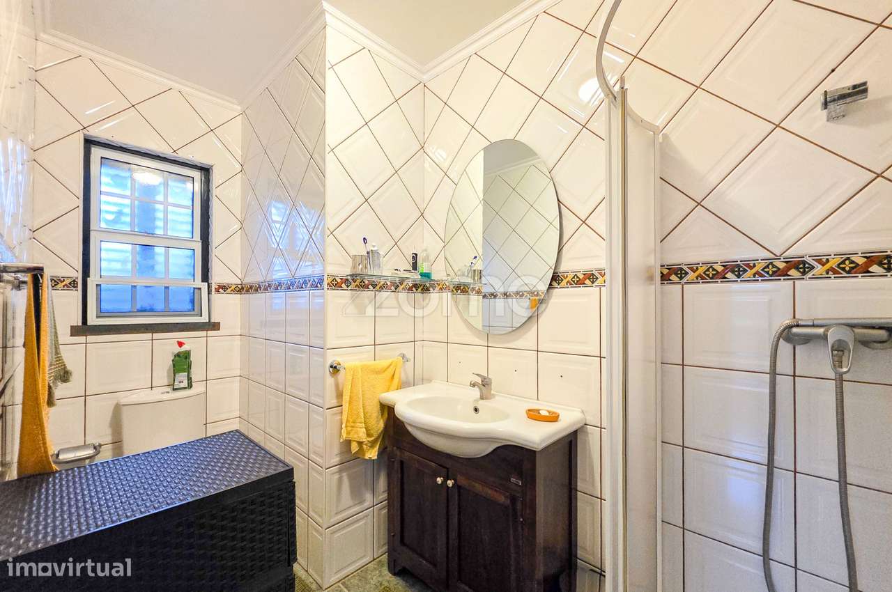 Moradia T4+1 na Ilha do Pico com Terraço Panorâmico e Vista Mar-17