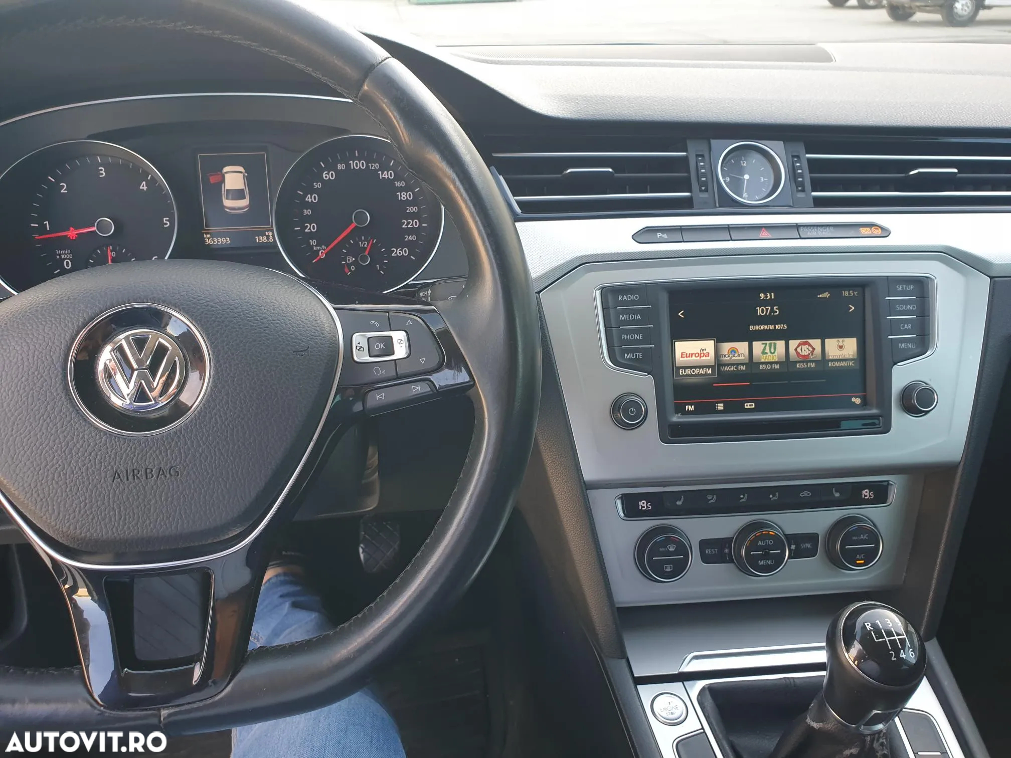 Volkswagen Passat 2.0 TDI Comfortline - 11