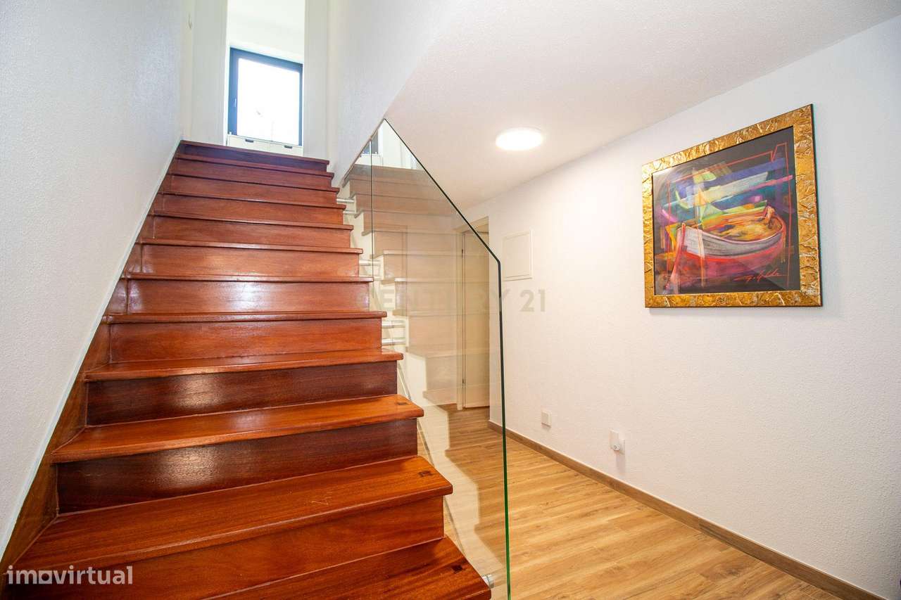 Vivendo o Sonho: Luxuosa Moradia T5 em Albarraque com Espaço de Lazer-42