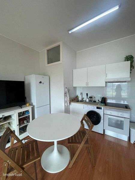 T0 em Matosinhos Sul a 15m da praia - Grande imagem: 4/6