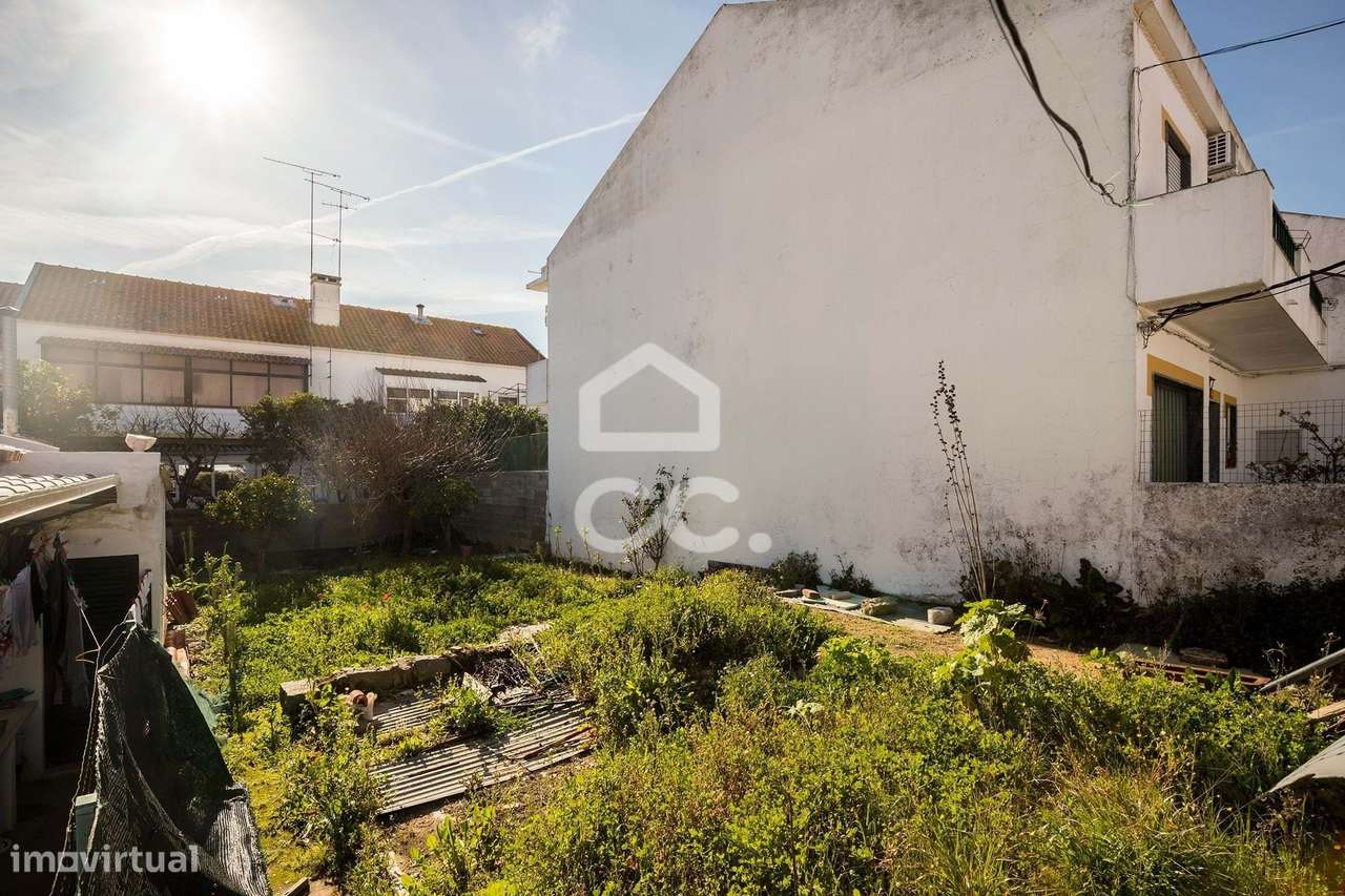 Moradia Unifamiliar T3 NOVA com quintal e garagem | Frei Aleixo (Évora-10