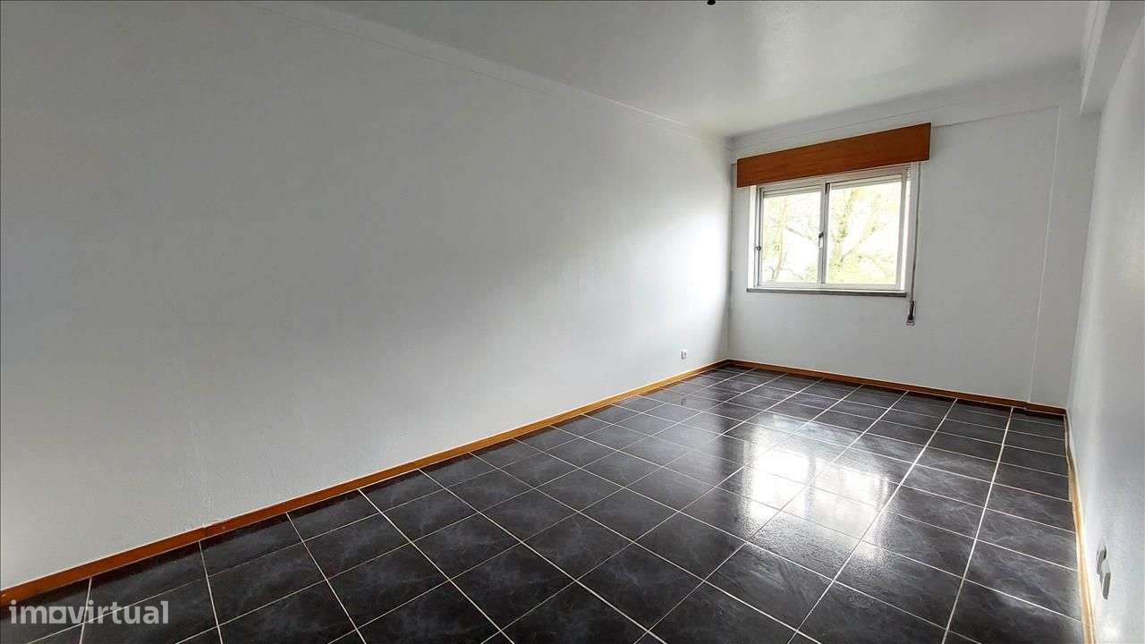 Apartamento T3 com Varanda em Algueirão-Mem Martins, Sintra-5