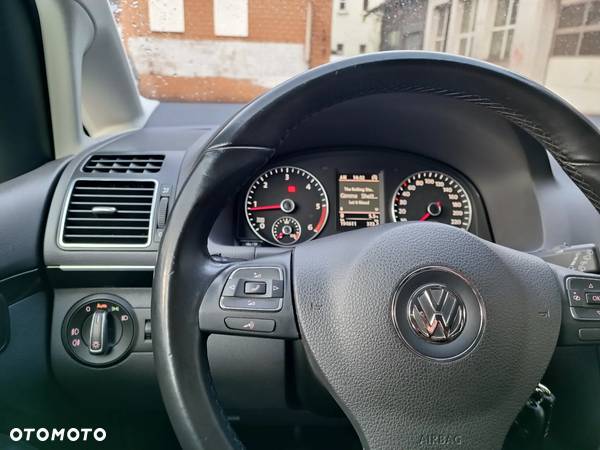 Volkswagen Touran 2.0 TDI DPF BlueMotion Technology Highline - 15