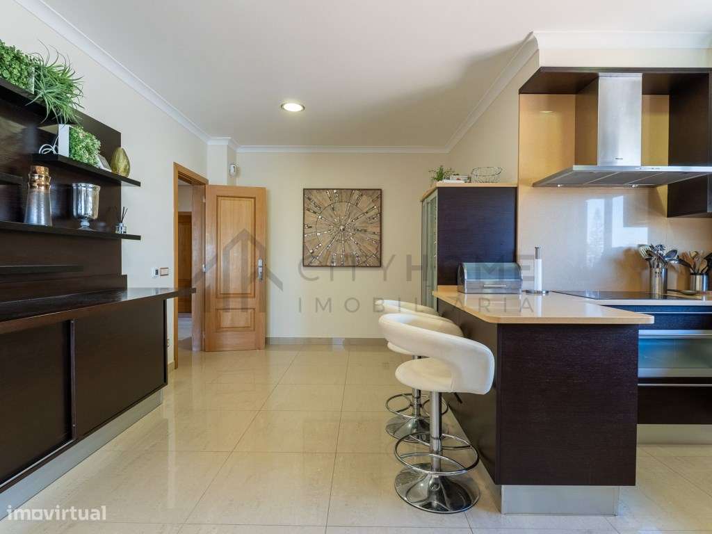 Moradia T5 contemporânea com Piscina e vista Mar na Galé em Albufeira-7