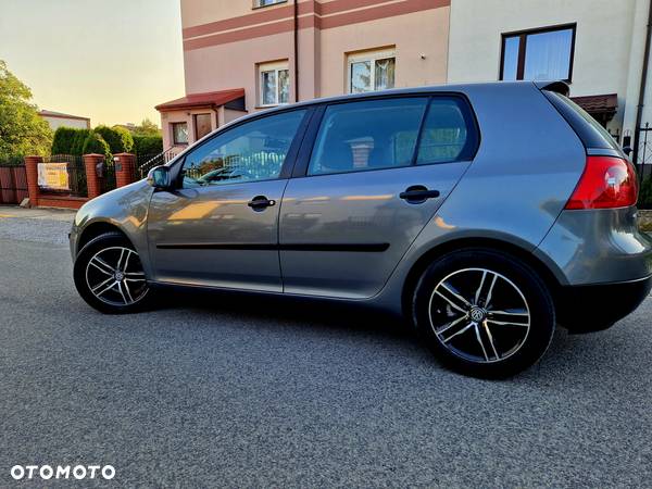 Volkswagen Golf V 1.6 Comfortline - 15