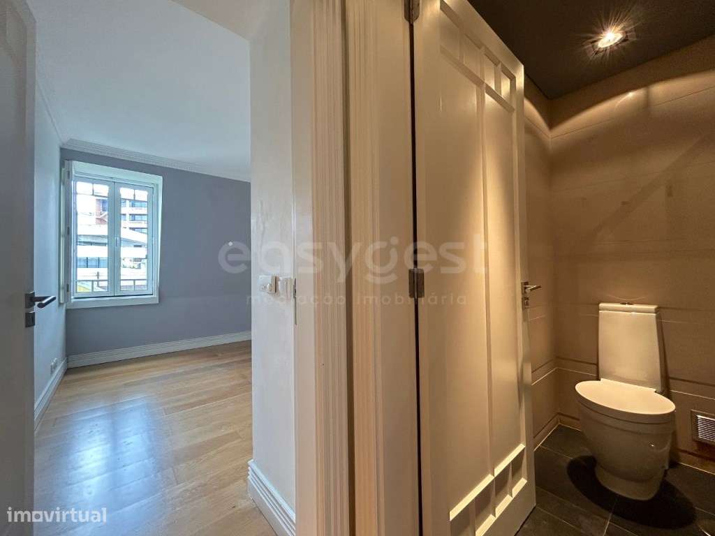 Apartamento T2 com 99,3m2, suítes e garagem em Edifício de Charme, ... - Grande imagem: 5/20