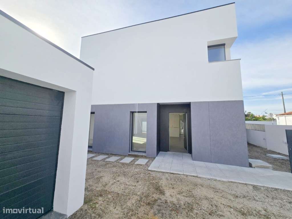 Moradia Isolada com piscina e garagem - Aroeira-36