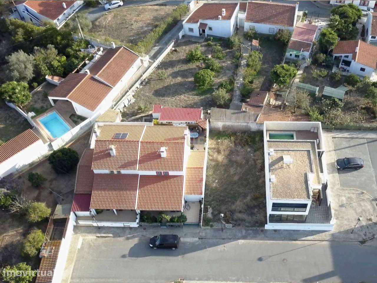 Lote para habitação localizado em Monte da Vinha - Grande imagem: 2/13