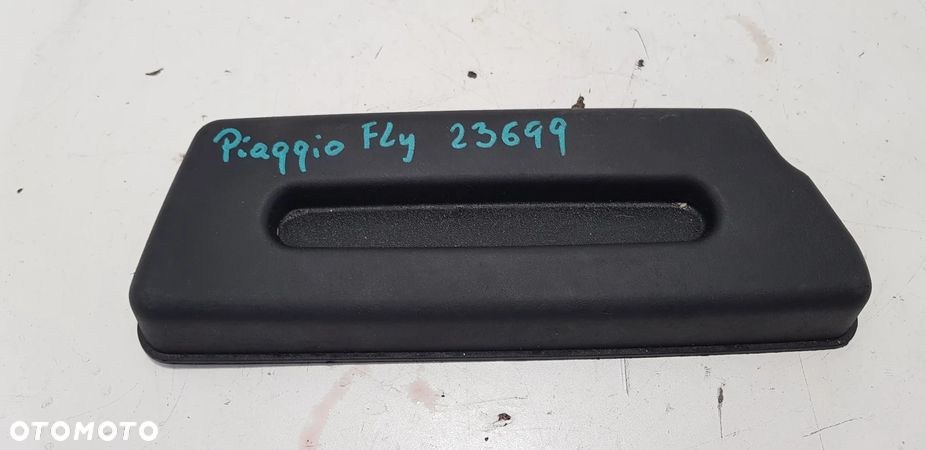 Piaggio Fly Klapka Zaślepka Akumulatora - 1