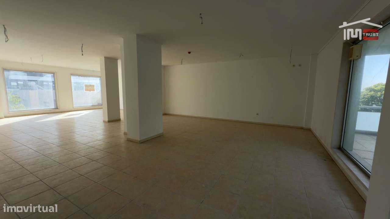 Loja 160m2 Camarate - Espaço Disponível a todas as Actividades Come...-9