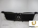 GRELHA FRONTAL VOLKSWAGEN PASSAT 2001 - - 4