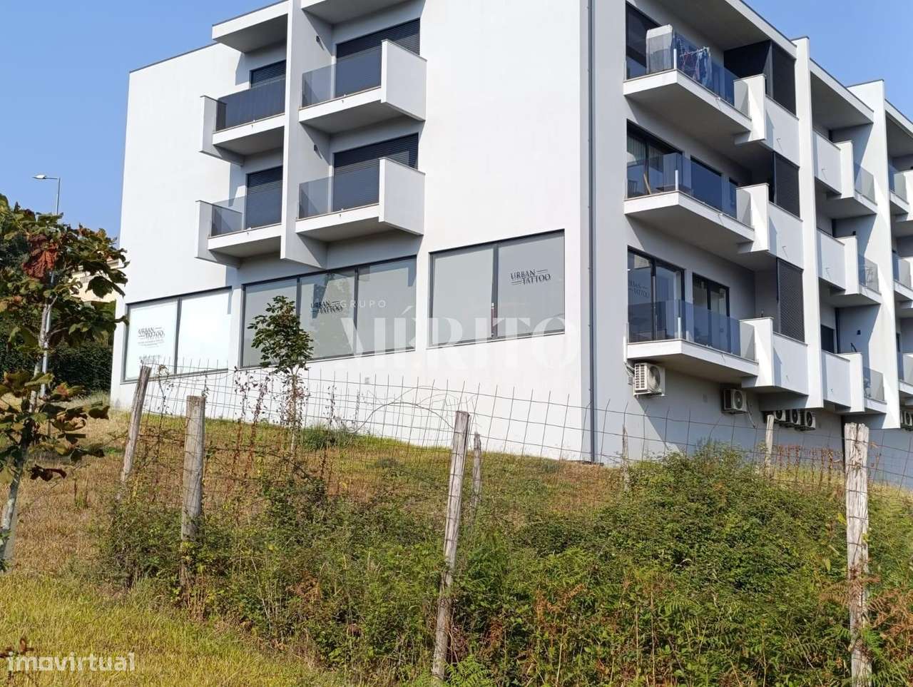 Loja com 3 frentes e garagem em Gualtar, Braga - Grande imagem: 1/7