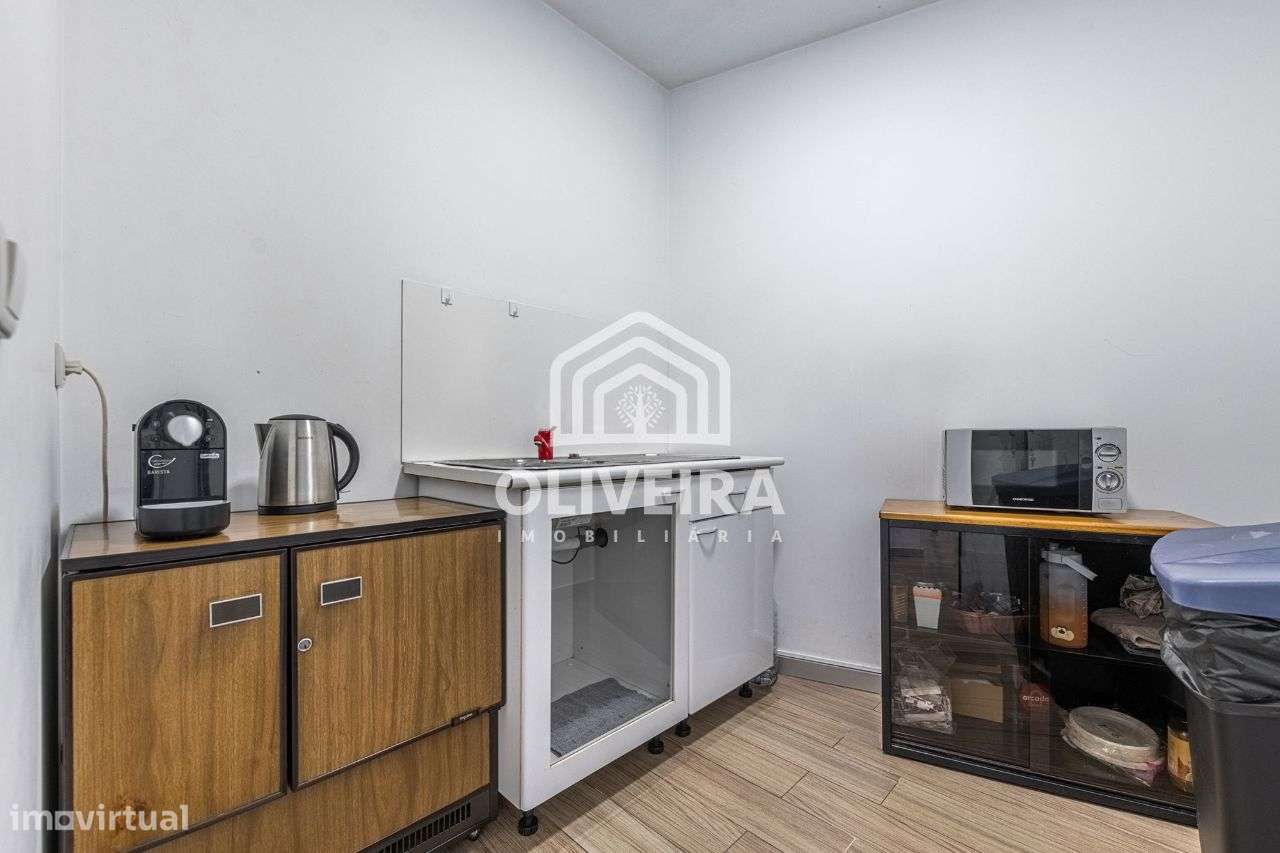 Pavilhão com escritórios - Maximinos, Braga-12