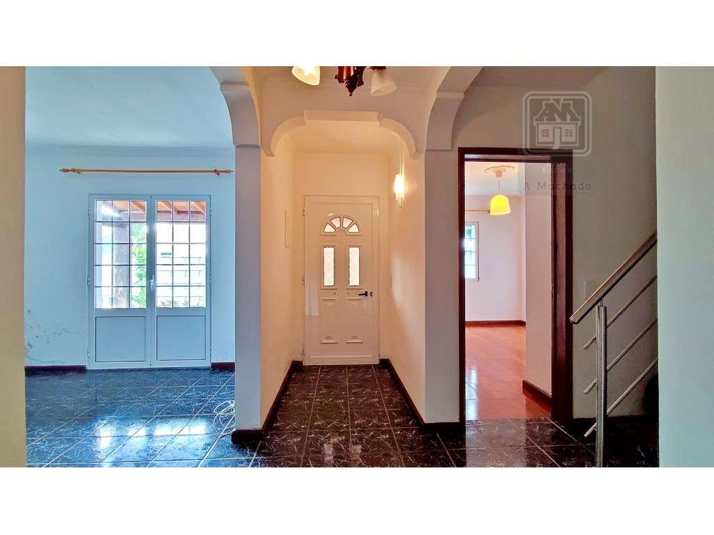 VENDA de CASA - MORADIA com garagem, jardim e quintal - Pico da Ped...-10